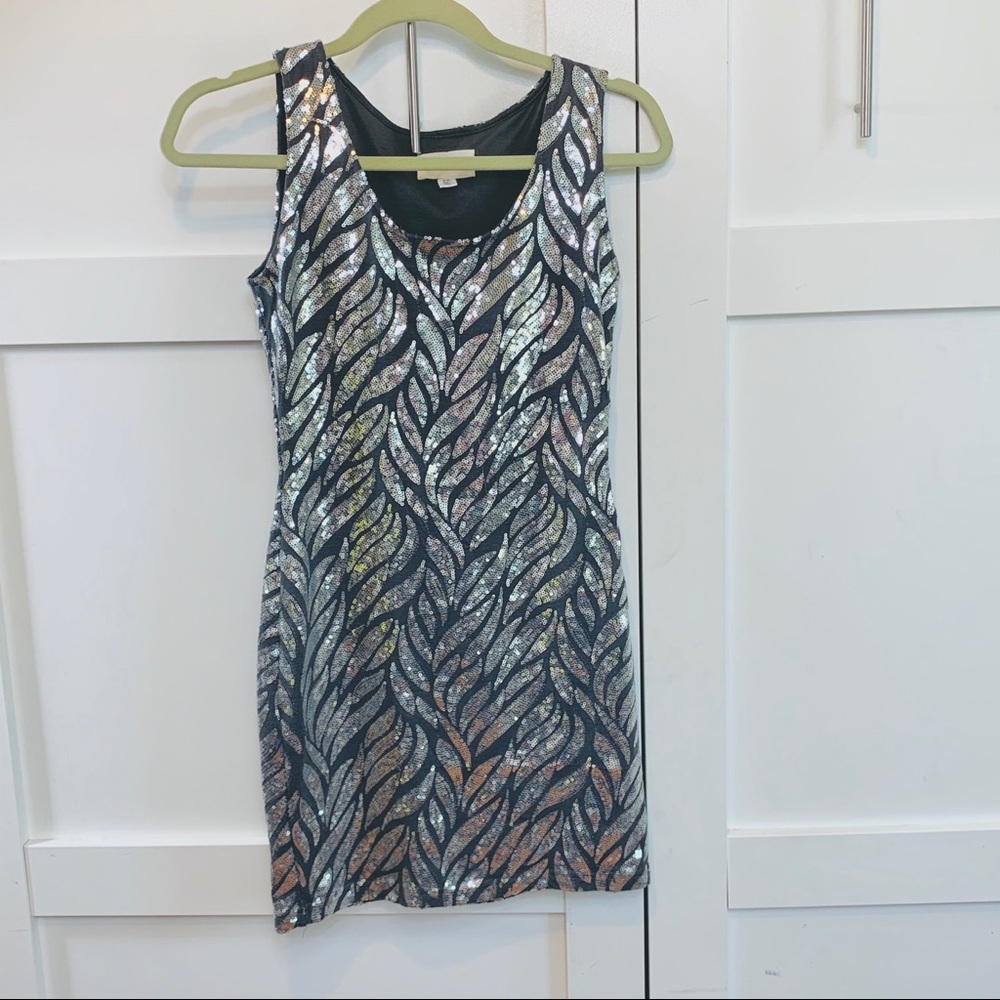 VLV Sequence dress and leaf pattern